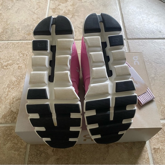 On Cloud 6 Shoes, Raspberry and White, Size 7.5 M, Excellent Condition - Picture 5 of 5